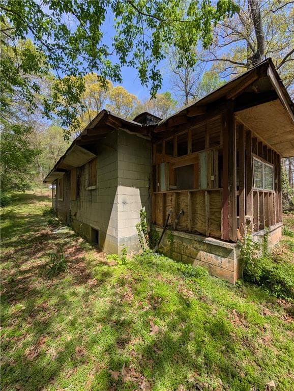 2 bedroom, 1 bathroom, 884 sq ft single family residence for sale at 2206 Mack Drive, Atlanta, GA 30318 — photo 4
