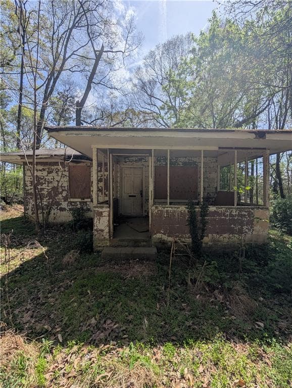 2 bedroom, 1 bathroom, 884 sq ft single family residence for sale at 2206 Mack Drive, Atlanta, GA 30318 — photo 6