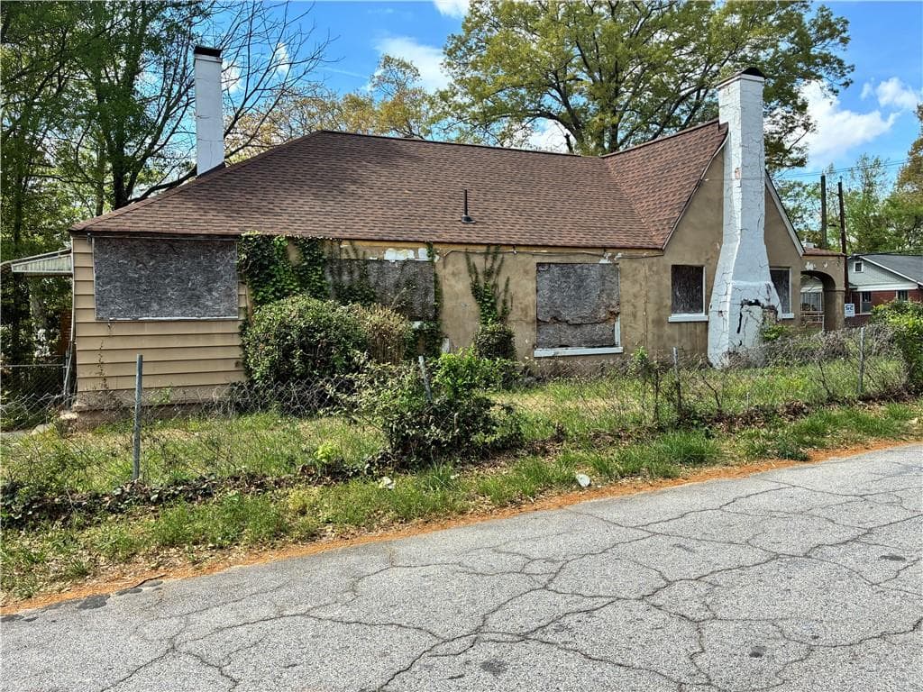 5 bedroom, 1 bathroom, 1,600 sq ft single family residence under contract at 1908 Lakewood Terrace, Atlanta, GA 30315 — photo 3