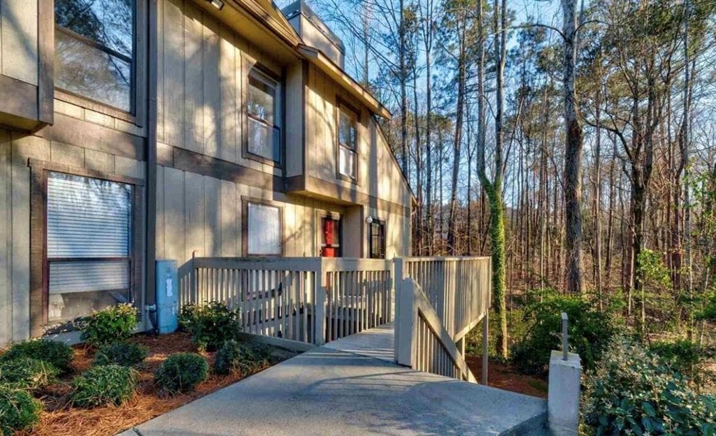 1 bedroom, 1 bathroom, 861 sq ft condominium for sale at 709 Woodcliff Drives, Sandy Springs, GA 30350 — photo 2