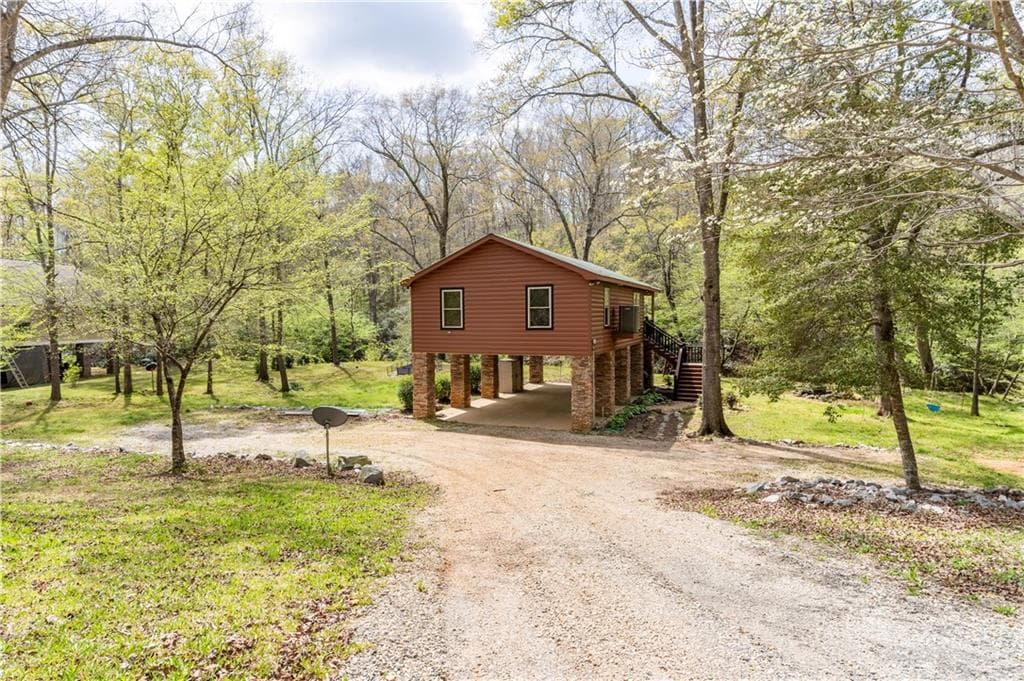 2 bedroom, 1 bathroom, 864 sq ft single family residence for sale at 597 Meadow Brook Lane, Royston, GA 30662 — photo 2
