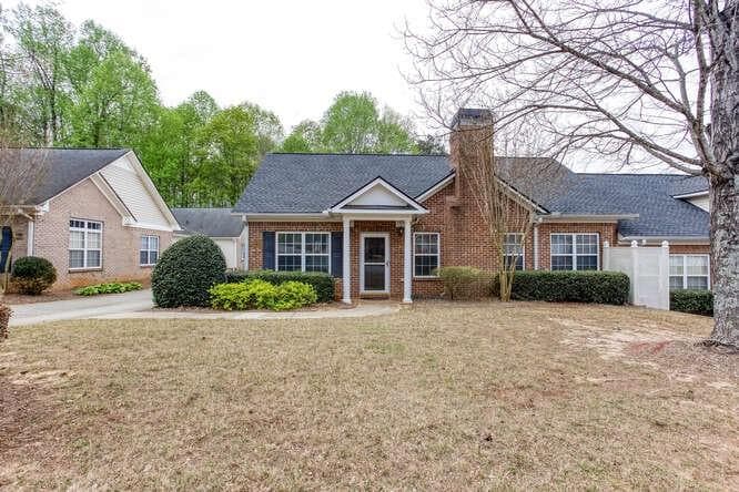 2 bedroom, 2 bathroom, 1,500 sq ft condominium for sale at 3402 Raes Creek Road 27, Marietta, GA 30008 — photo 2