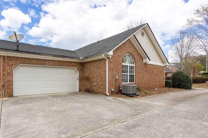 2 bedroom, 2 bathroom, 1,500 sq ft condominium for sale at 3402 Raes Creek Road 27, Marietta, GA 30008 — photo 3