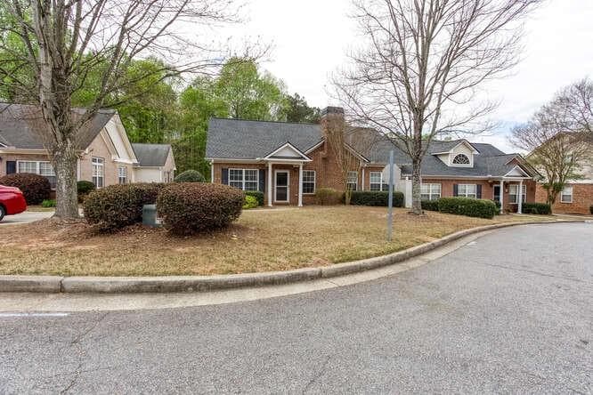 2 bedroom, 2 bathroom, 1,500 sq ft condominium for sale at 3402 Raes Creek Road 27, Marietta, GA 30008 — photo 4
