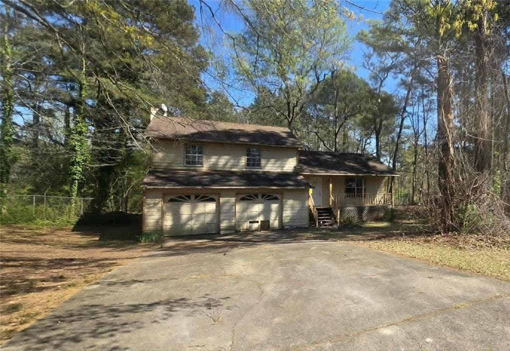 3 bedroom, 3 bathroom, 1,616 sq ft single family residence sold at 208 Fairview Point, Ellenwood, GA 30294