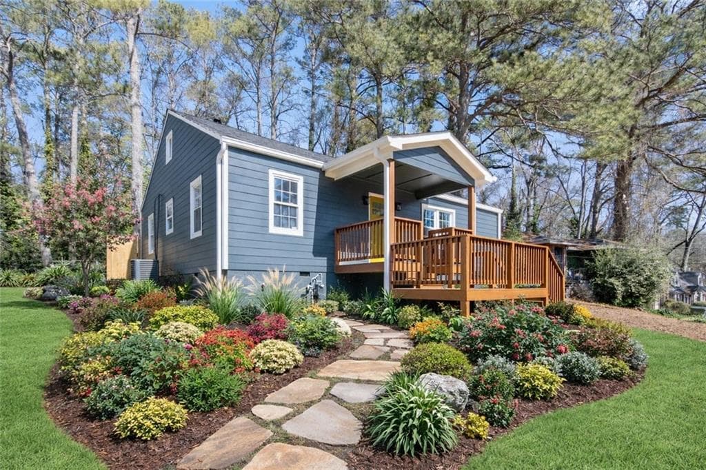 3 bedroom, 3 bathroom, 1,406 sq ft single family residence sold at 1673 Altadena Place, Atlanta, GA 30311