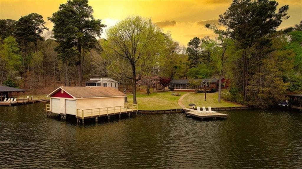 4 bedroom, 3 bathroom, 2,060 sq ft single family residence for sale at 1665 County Line Ext, Mansfield, GA 30055 — photo 4