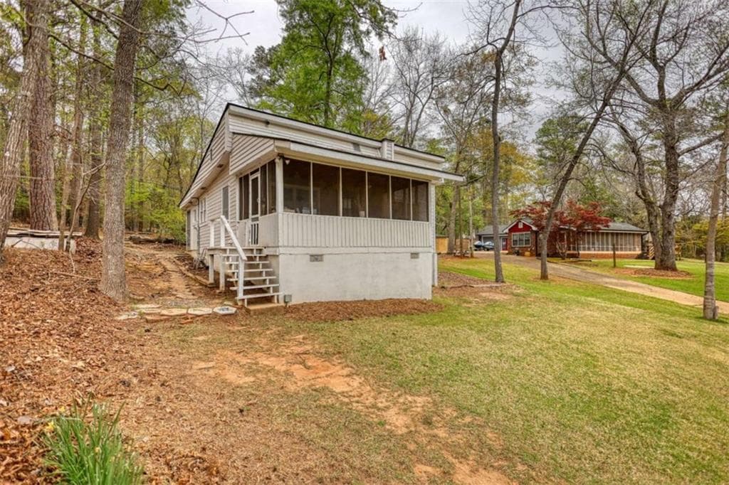 2 bedroom, 1 bathroom, 1,050 sq ft single family residence for sale at 1697 County Line Ext, Mansfield, GA 30055 — photo 3