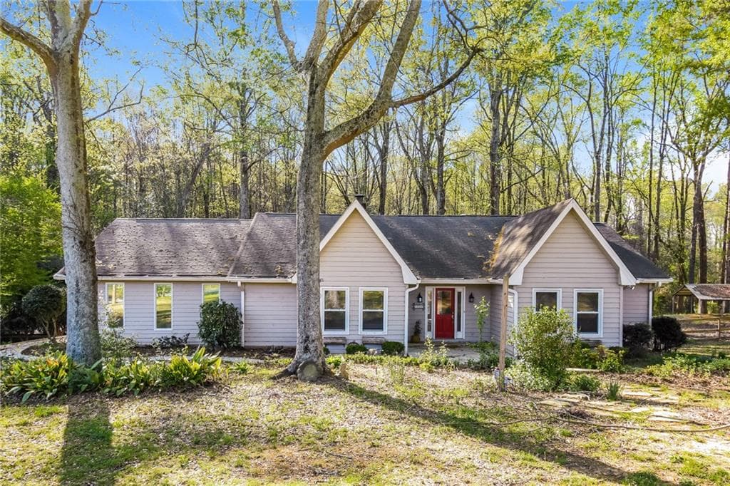 4 bedroom, 2 bathroom, 2,422 sq ft single family residence under contract at 3305 Kelly Glen Court, Dacula, GA 30019