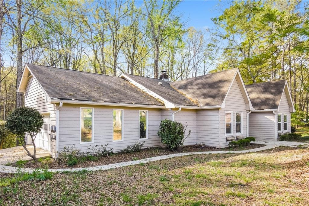 4 bedroom, 2 bathroom, 2,422 sq ft single family residence under contract at 3305 Kelly Glen Court, Dacula, GA 30019 — photo 2