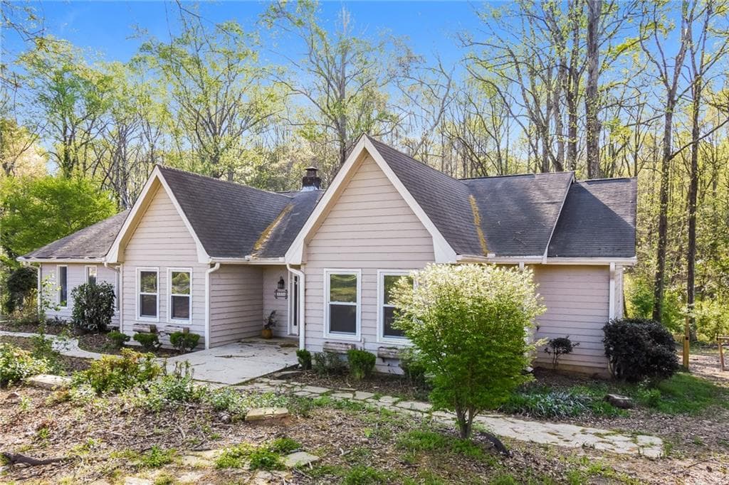 4 bedroom, 2 bathroom, 2,422 sq ft single family residence under contract at 3305 Kelly Glen Court, Dacula, GA 30019 — photo 3