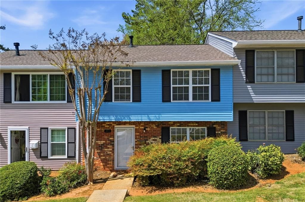 3 bedroom, 3 bathroom, 1,311 sq ft condominium for sale at 393 Promenade Court, Marietta, GA 30064