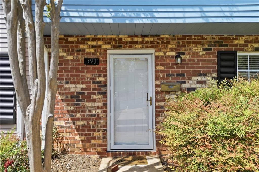 3 bedroom, 3 bathroom, 1,311 sq ft condominium for sale at 393 Promenade Court, Marietta, GA 30064 — photo 2