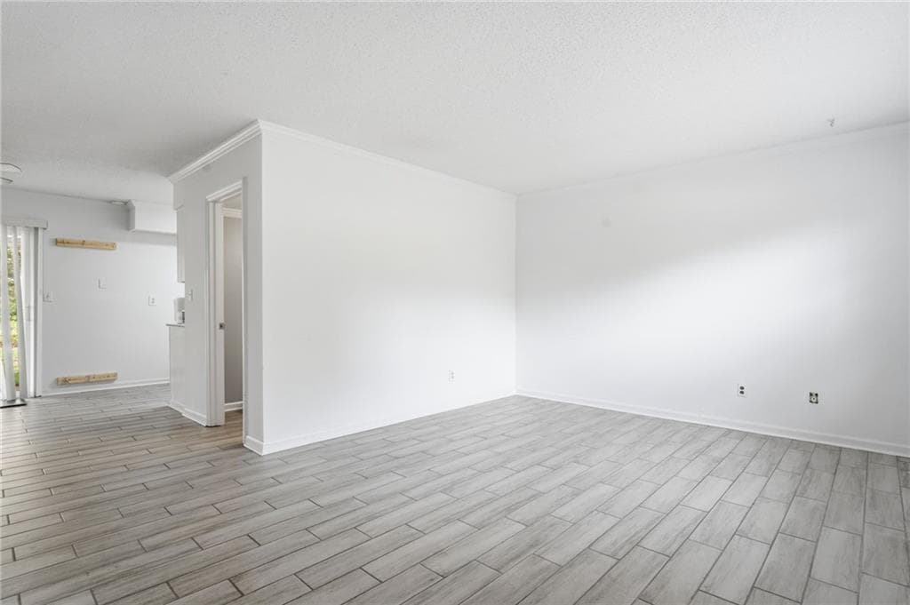 3 bedroom, 3 bathroom, 1,311 sq ft condominium for sale at 393 Promenade Court, Marietta, GA 30064 — photo 3