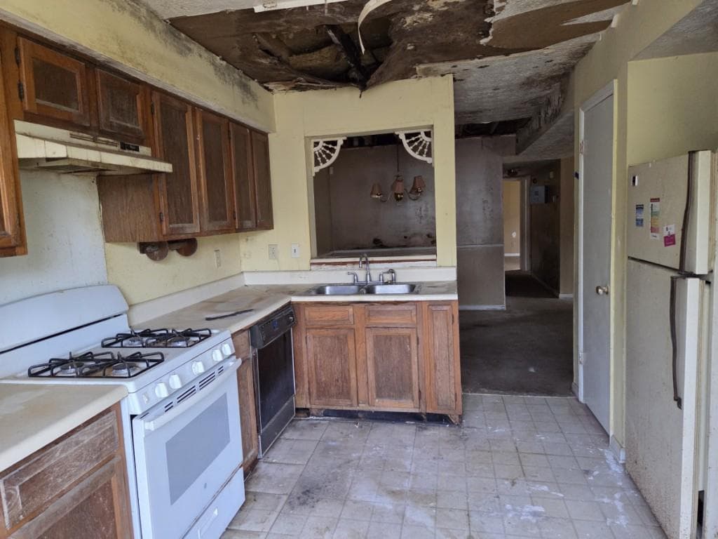 2 bedroom, 2 bathroom, 1,238 sq ft condominium for sale at 9460 Cypress Lane, Jonesboro, GA 30238 — photo 5