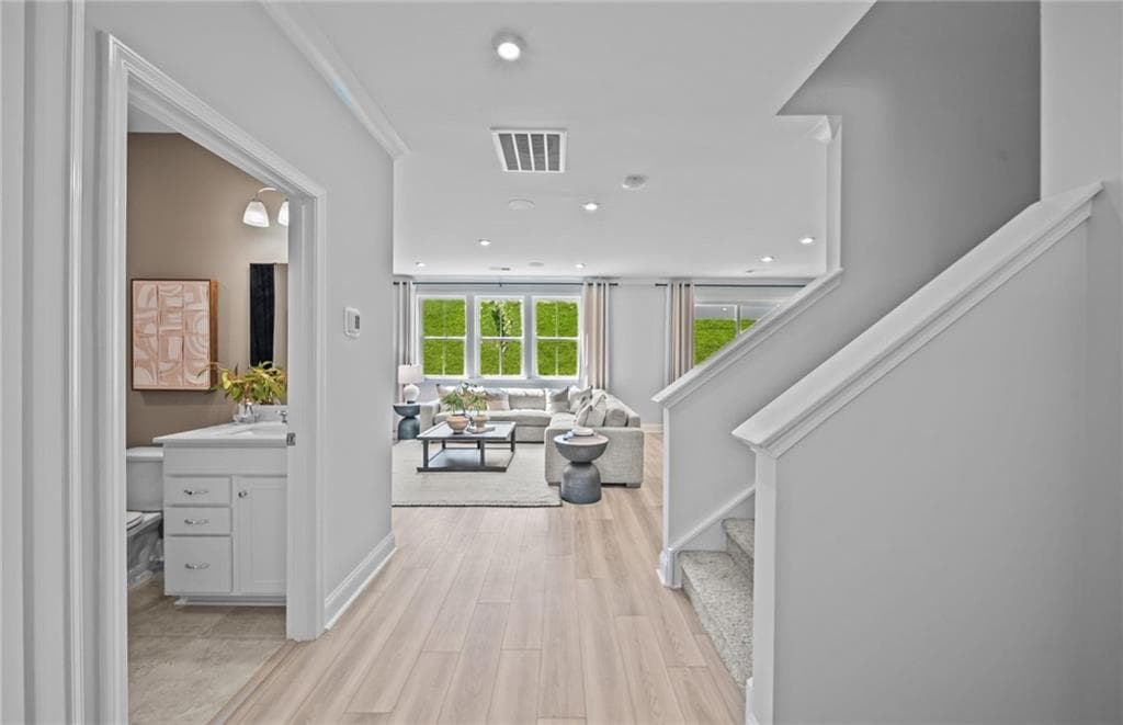 4 bedroom, 3 bathroom, 2,266 sq ft single family residence under contract at 4432 Karenwood Circle, Powder Springs, GA 30127 — photo 4