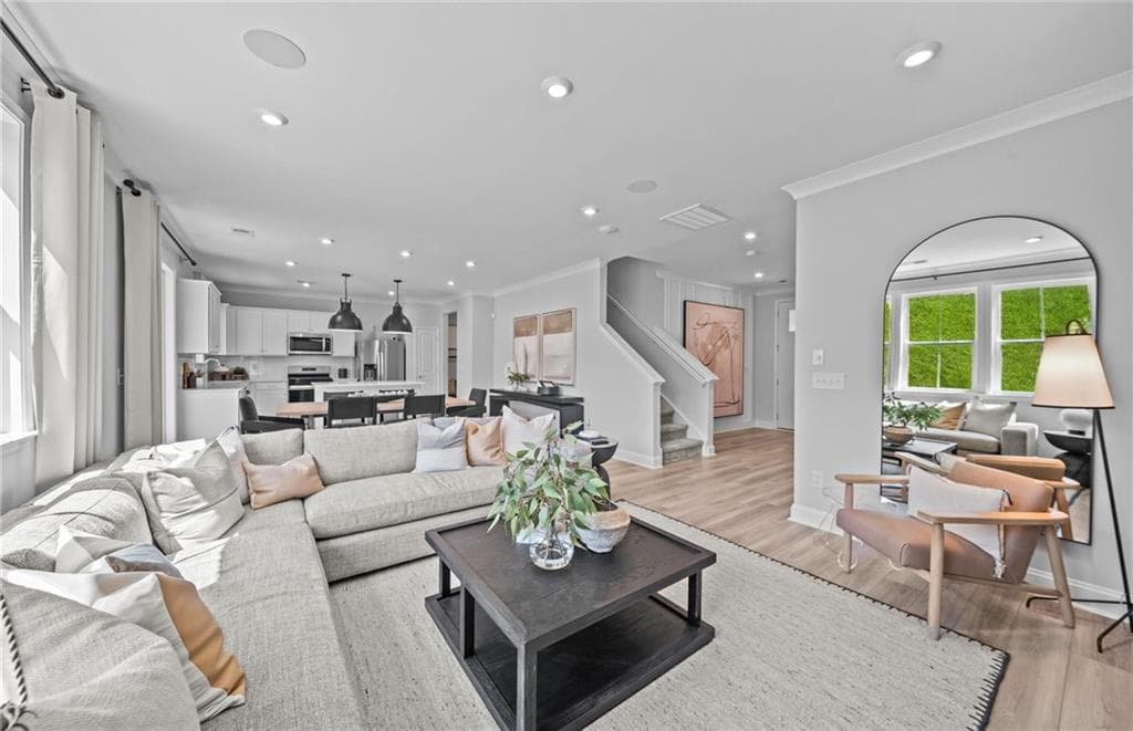 4 bedroom, 3 bathroom, 2,266 sq ft single family residence under contract at 4432 Karenwood Circle, Powder Springs, GA 30127 — photo 7