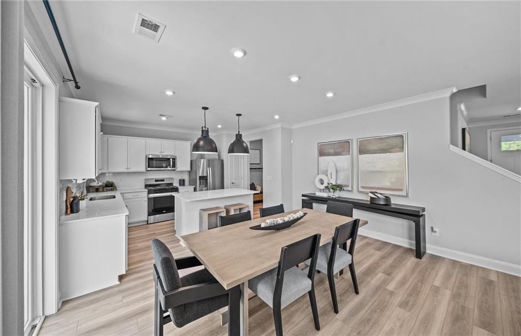 4 bedroom, 3 bathroom, 2,266 sq ft single family residence under contract at 4432 Karenwood Circle, Powder Springs, GA 30127 — photo 8