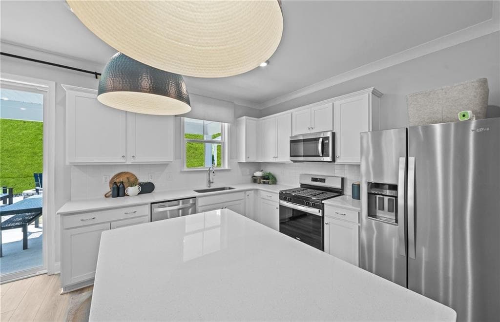 4 bedroom, 3 bathroom, 2,266 sq ft single family residence under contract at 4432 Karenwood Circle, Powder Springs, GA 30127 — photo 10