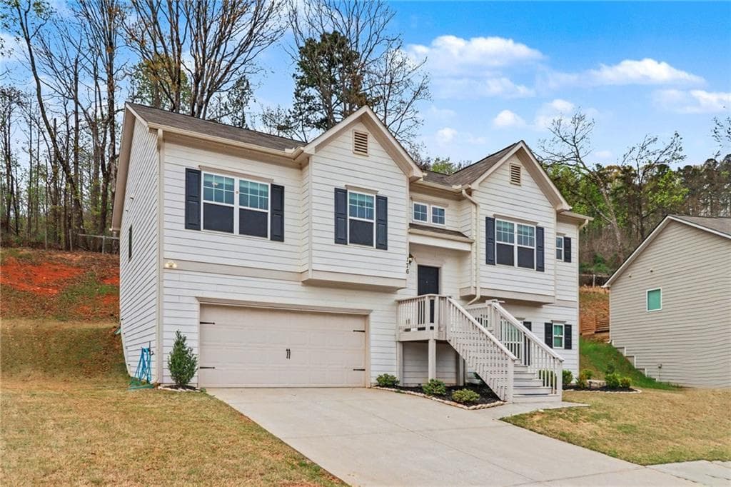 3 bedroom, 2 bathroom, 2,637 sq ft single family residence under contract at 176 Malbone Street, Cartersville, GA 30120 — photo 2