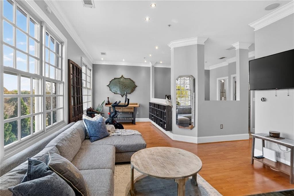 1 bedroom, 1 bathroom, 746 sq ft condominium for sale at 1055 Piedmont Avenue 406, Atlanta, GA 30309 — photo 4