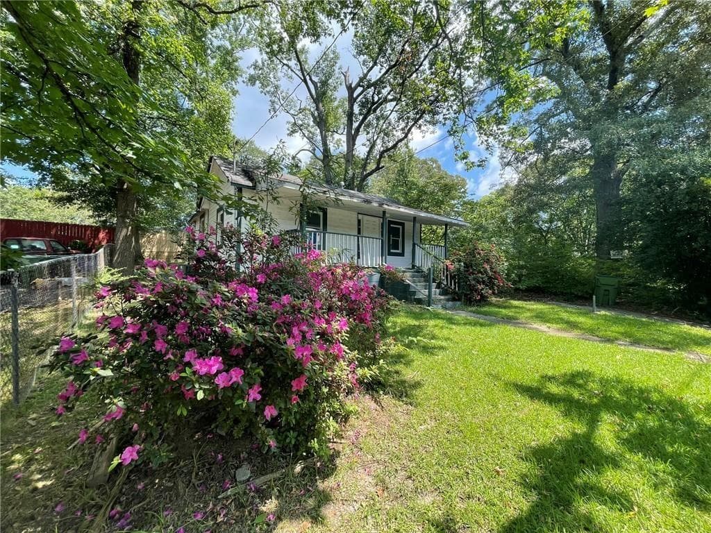 3 bedroom, 1 bathroom, 880 sq ft single family residence for sale at 1199 Warfield Street, Atlanta, GA 30318 — photo 4