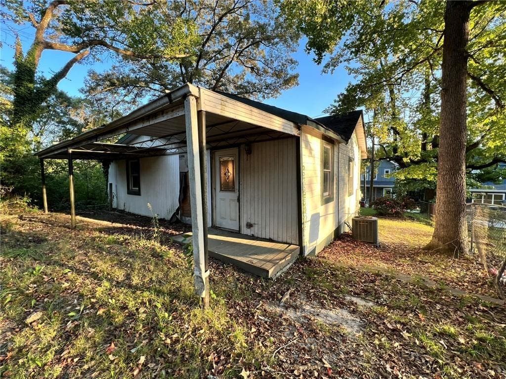 3 bedroom, 1 bathroom, 880 sq ft single family residence for sale at 1199 Warfield Street, Atlanta, GA 30318 — photo 8
