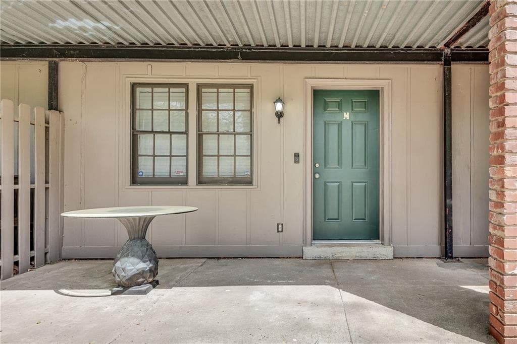 1 bedroom, 1 bathroom, 768 sq ft condominium for sale at 3083 Colonial Way M, Atlanta, GA 30341 — photo 1 of 28