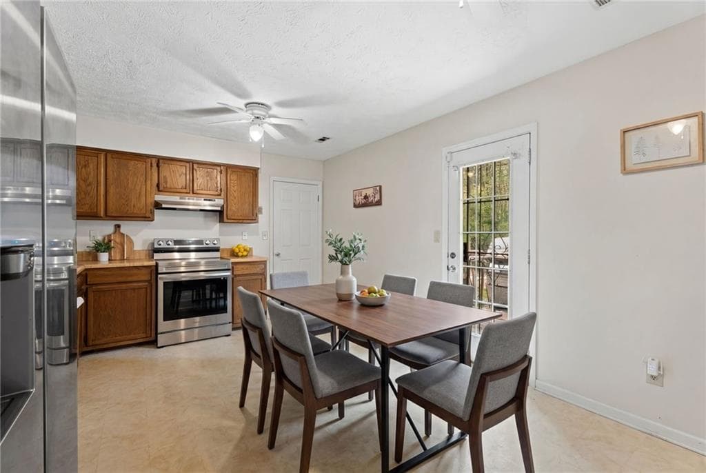 3 bedroom, 2 bathroom, 1,140 sq ft single family residence under contract at 5385 Garvey Drive, Fairburn, GA 30213 — photo 3