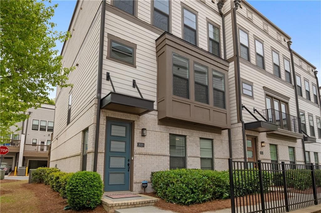 3 bedroom, 4 bathroom, 2,151 sq ft townhouse sold at 2020 Holtz Lane, Atlanta, GA 30318