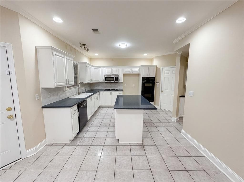 4 bedroom, 3 bathroom, 2,570 sq ft single family residence under contract at 3805 Lenna Drive, Snellville, GA 30039 — photo 2