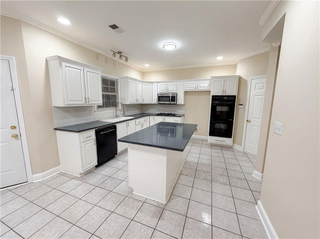 4 bedroom, 3 bathroom, 2,570 sq ft single family residence under contract at 3805 Lenna Drive, Snellville, GA 30039 — photo 6