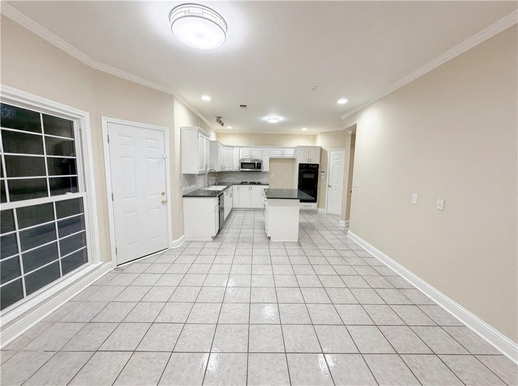 4 bedroom, 3 bathroom, 2,570 sq ft single family residence under contract at 3805 Lenna Drive, Snellville, GA 30039 — photo 7