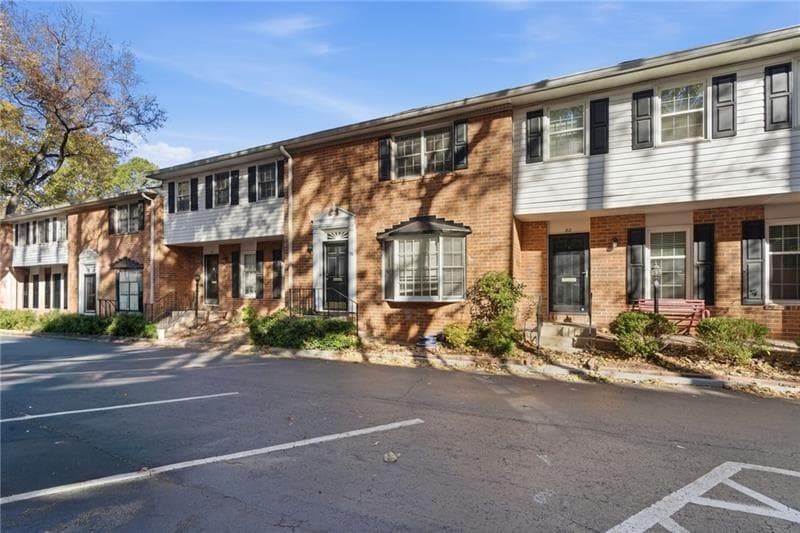 2 bedroom, 2 bathroom, 1,342 sq ft condominium sold at 6520 Roswell Road 79, Sandy Springs, GA 30328