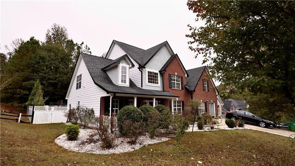 4 bedroom, 4 bathroom, 3,376 sq ft single family residence under contract at 5004 Owen Mill Trail, Stone Mountain, GA 30083 — photo 3
