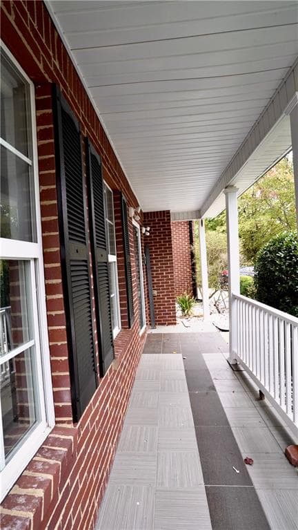 4 bedroom, 4 bathroom, 3,376 sq ft single family residence under contract at 5004 Owen Mill Trail, Stone Mountain, GA 30083 — photo 4