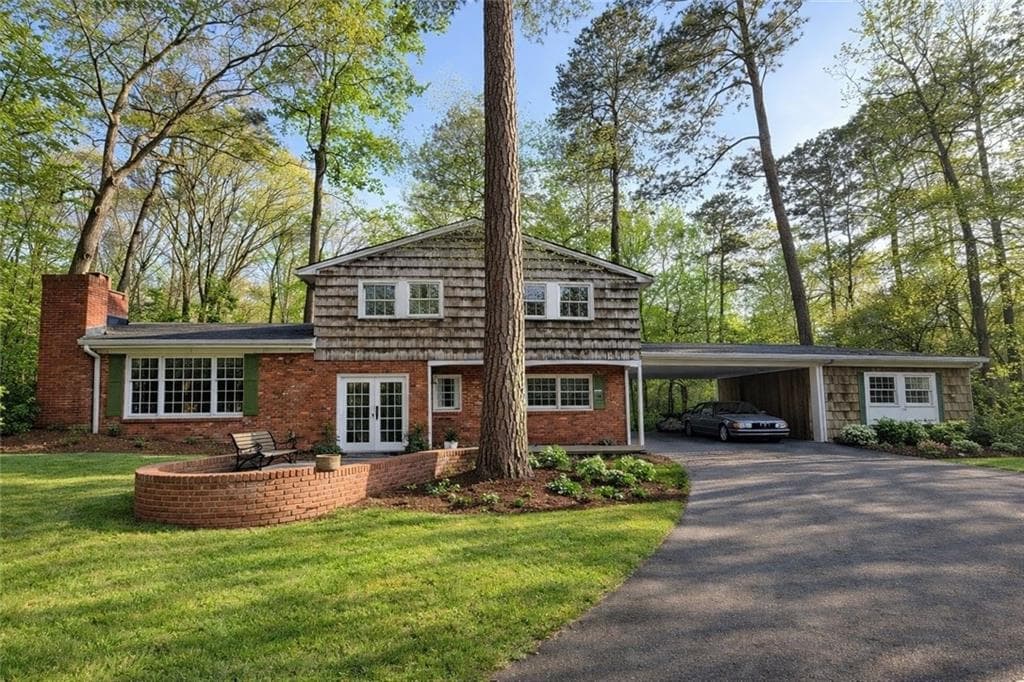 4 bedroom, 3 bathroom single family residence sold at 4684 Northside Drive, Atlanta, GA 30327