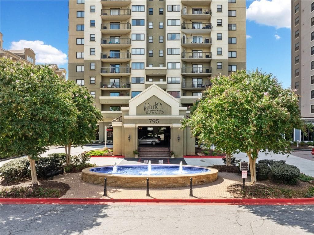 1 bedroom, 1 bathroom, 703 sq ft condominium sold at 795 Hammond Drive 205, Atlanta, GA 30328