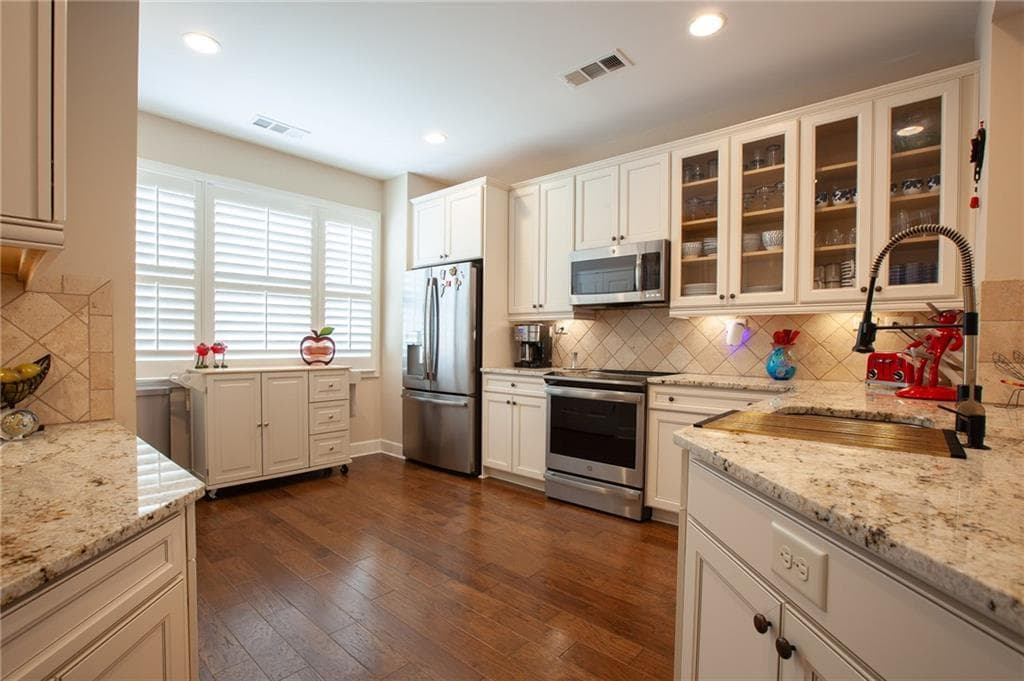 3 bedroom, 3 bathroom, 2,014 sq ft single family residence for sale at 3541 Cresswind Parkway, Gainesville, GA 30504 — photo 5