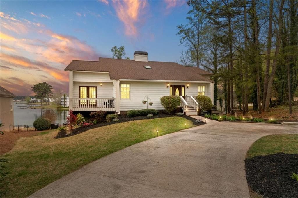 4 bedroom, 3 bathroom, 3,280 sq ft single family residence for sale at 10119 Waterside Court, Villa Rica, GA 30180 — photo 2