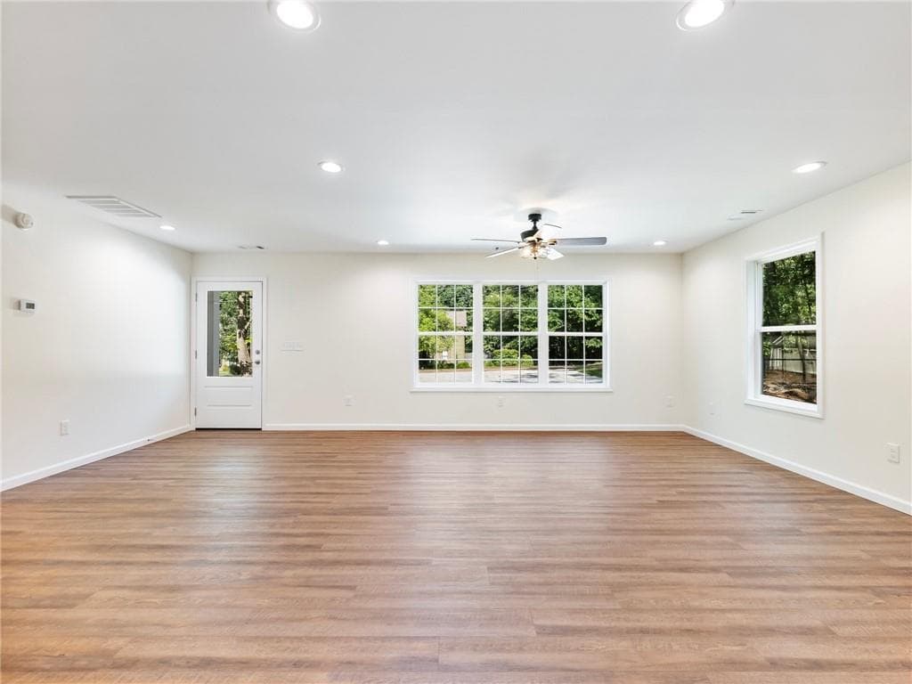 2 bedroom, 2 bathroom, 1,008 sq ft single family residence for sale at 8079 Beachwood Drive, Murrayville, GA 30564 — photo 3