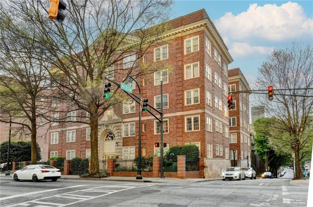 1 bedroom, 1 bathroom, 899 sq ft condominium for sale at 800 Peachtree Street 505, Atlanta, GA 30308