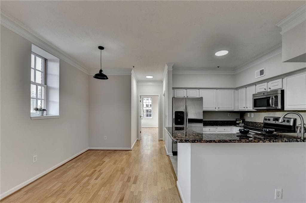 1 bedroom, 1 bathroom, 899 sq ft condominium for sale at 800 Peachtree Street 505, Atlanta, GA 30308 — photo 7