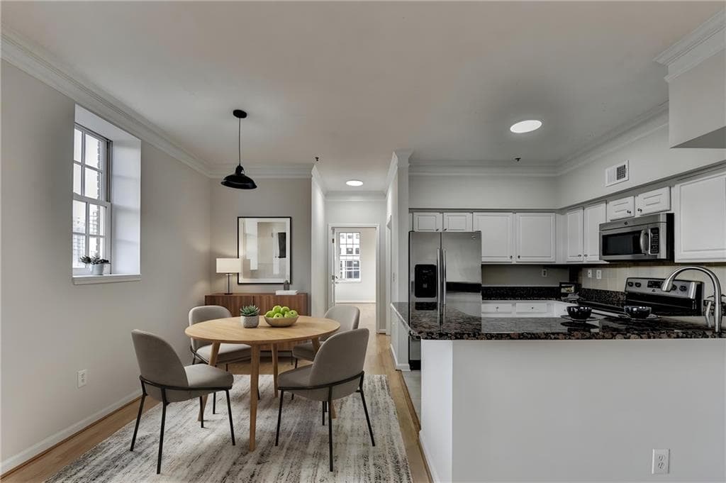 1 bedroom, 1 bathroom, 899 sq ft condominium for sale at 800 Peachtree Street 505, Atlanta, GA 30308 — photo 8