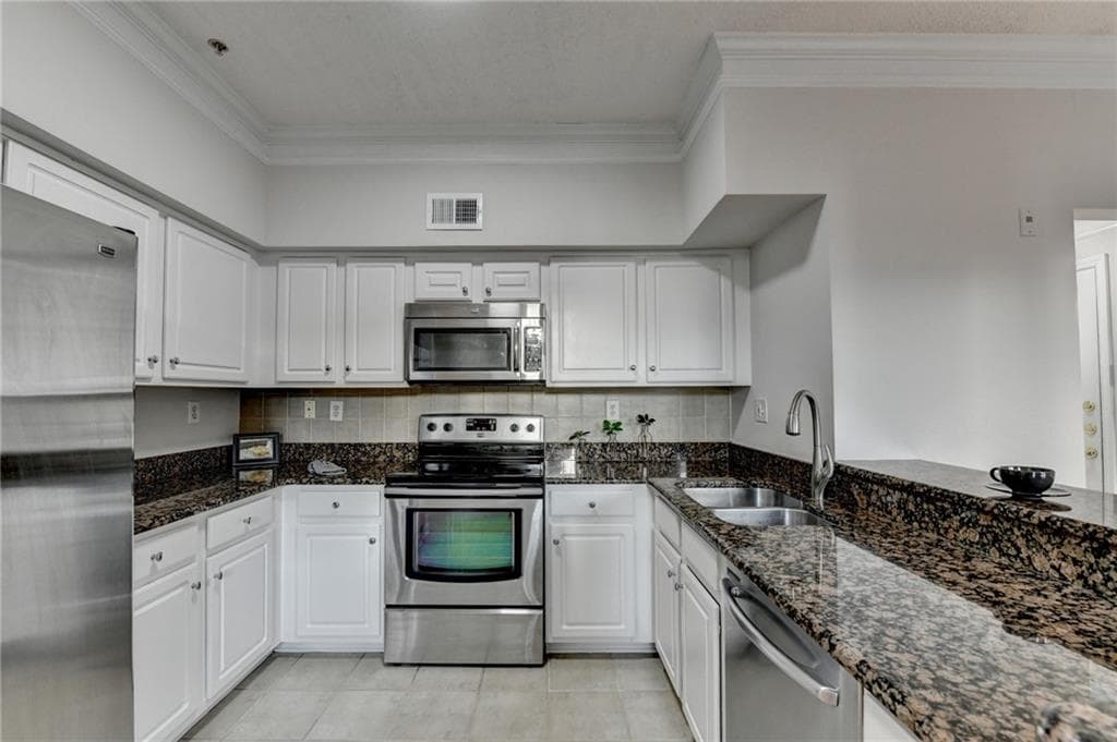 1 bedroom, 1 bathroom, 899 sq ft condominium for sale at 800 Peachtree Street 505, Atlanta, GA 30308 — photo 9