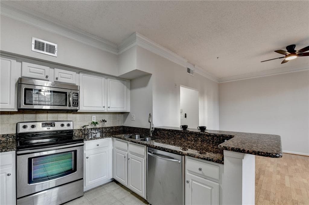 1 bedroom, 1 bathroom, 899 sq ft condominium for sale at 800 Peachtree Street 505, Atlanta, GA 30308 — photo 10