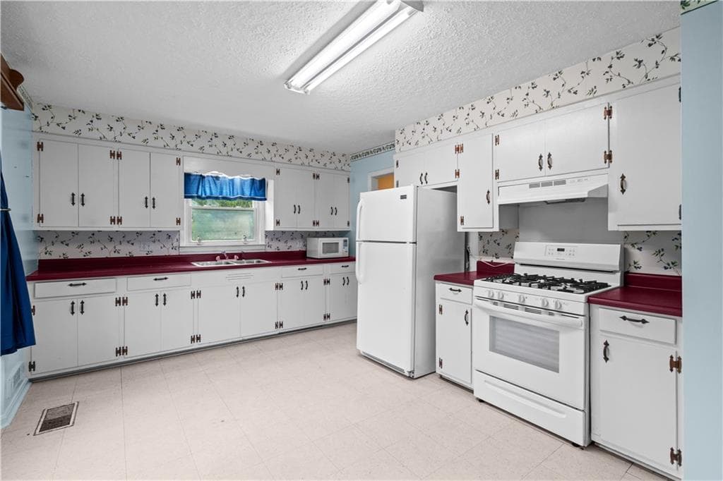 4 bedroom, 3 bathroom, 2,102 sq ft single family residence for sale at 768 Burwell Road, Carrollton, GA 30117 — photo 9