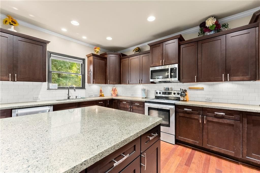 5 bedroom, 4 bathroom, 4,607 sq ft single family residence under contract at 799 Traditions Way, Jefferson, GA 30549 — photo 7