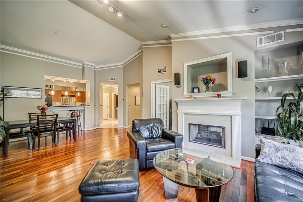 2 bedroom, 3 bathroom, 1,613 sq ft condominium for rent at 3275 Lenox Road, Atlanta, GA 30324 for $3,150 a month — photo 1 of 31