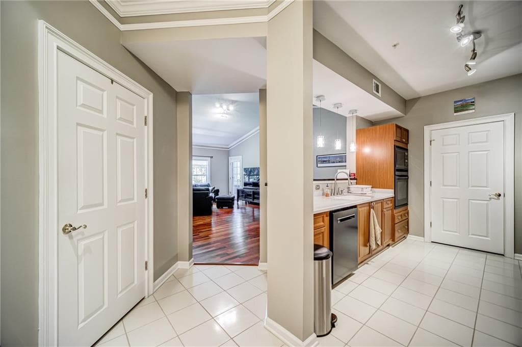 2 bedroom, 3 bathroom, 1,613 sq ft condominium for rent at 3275 Lenox Road, Atlanta, GA 30324 for $3,150 a month — photo 6